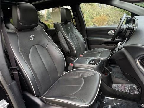 Used 2019 Chrysler Pacifica Limited w/ Advanced Safetytec Group image 12