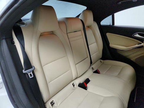 Used 2015 Mercedes-Benz CLA 250 image 27