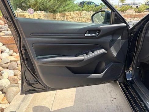 Used 2025 Nissan Altima 2.5 SV w/ SV Special Edition Package AWD/4WD image 12