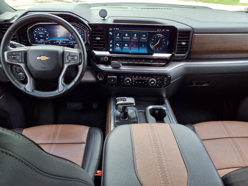 Certified 2023 Chevrolet Silverado 1500 High Country w/ Technology Package AWD/4WD image 9