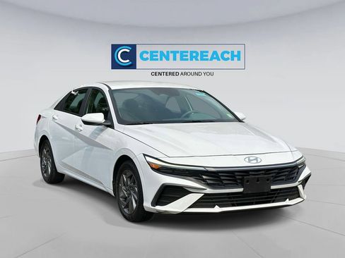 Used 2024 Hyundai Elantra SEL FWD image 4