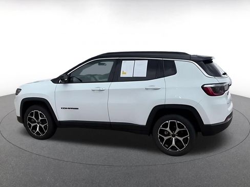 Used 2025 Jeep Compass Limited AWD/4WD image 9