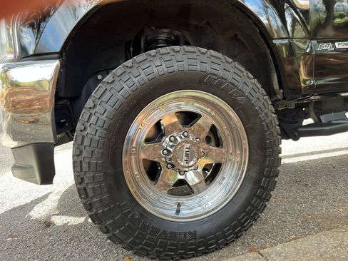 Used 2017 Ford F250 Lariat w/ FX4 Off-Road Package image 10