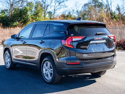 Used 2024 GMC Terrain SLE image 5