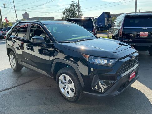 Used 2019 Toyota RAV4 LE w/ All Weather Liner Package FWD image 3