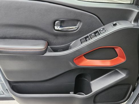 Used 2025 Nissan Frontier Pro-X w/ Pro Convenience Package image 16