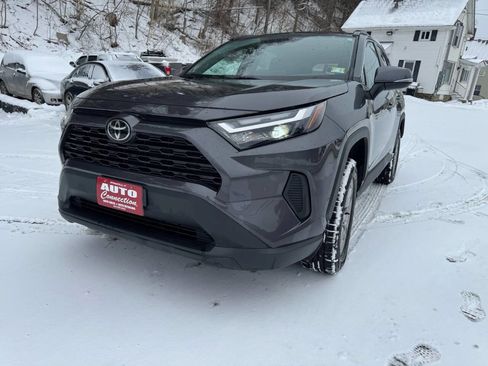 Used 2022 Toyota RAV4 XLE w/ Convenience Package image 1