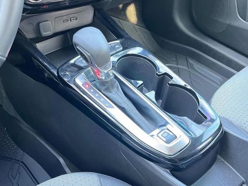 Certified 2025 Chevrolet Trax LT w/ LT Convenience Package image 36