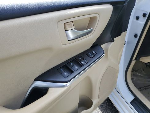 Used 2017 Toyota Camry LE image 20