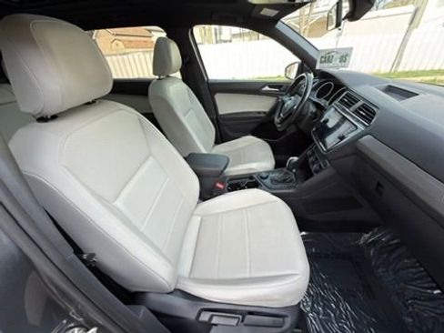 Used 2021 Volkswagen Tiguan SE R-Line image 30