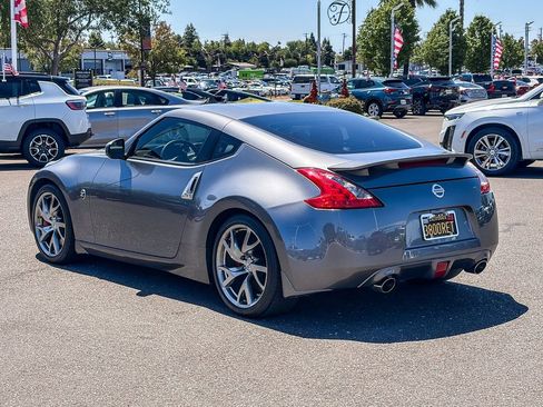 Used 2016 Nissan 370Z Coupe RWD image 2