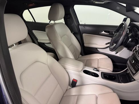 Used 2019 Mercedes-Benz GLA 250 4MATIC image 16