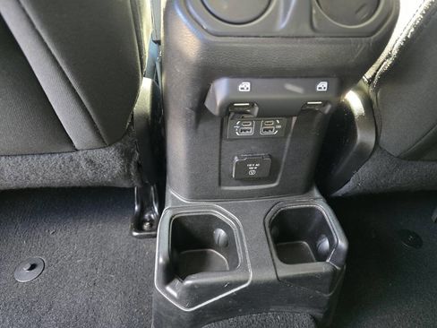 Used 2019 Jeep Wrangler Unlimited Sahara image 23