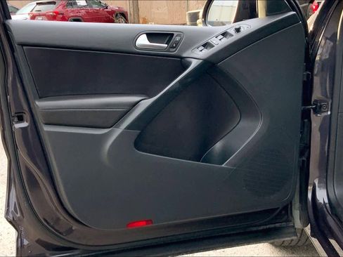 Used 2016 Volkswagen Tiguan S image 20