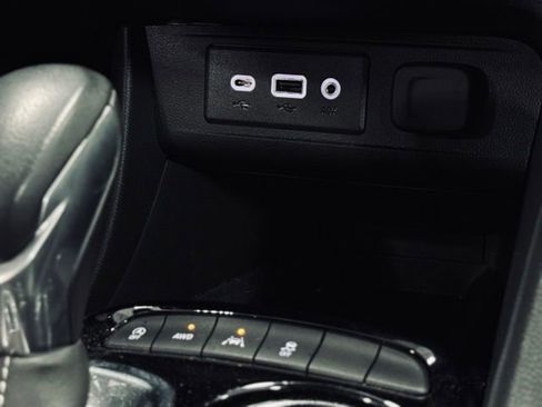 Used 2023 Buick Encore GX Essence w/ Experience Buick Package image 31