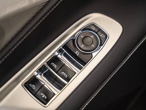 Used 2024 Chevrolet Corvette Stingray Preferred Conv w/ Z51 Performance Package RWD image 37