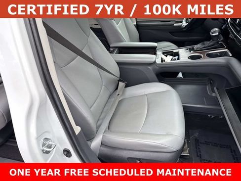 Used 2024 Toyota Sienna XLE FWD image 9