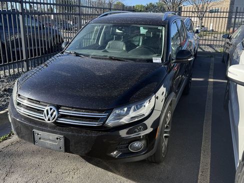 Used 2017 Volkswagen Tiguan SEL AWD/4WD image 2
