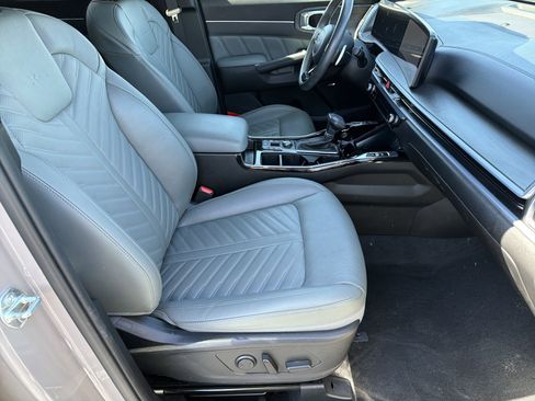 Used 2024 Kia Sorento SX Prestige w/ Sage Leather Package image 11