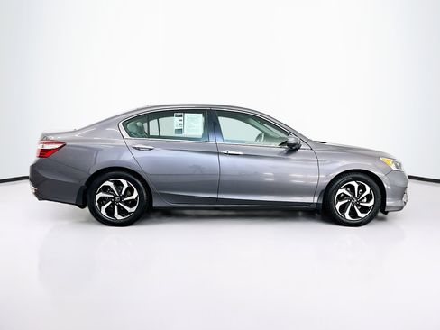 Used 2017 Honda Accord EX image 10