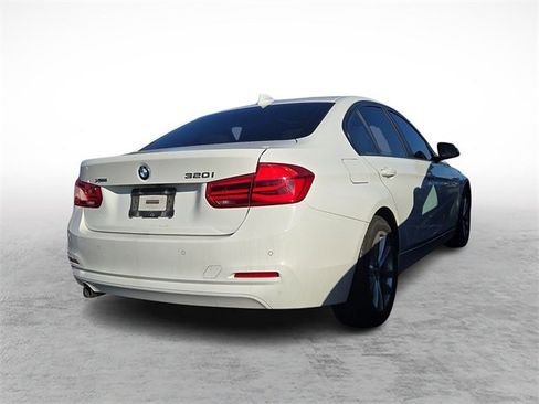 Used 2016 BMW 320i xDrive Sedan image 4