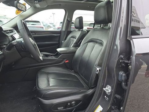 Used 2023 Jeep Grand Cherokee Limited image 10