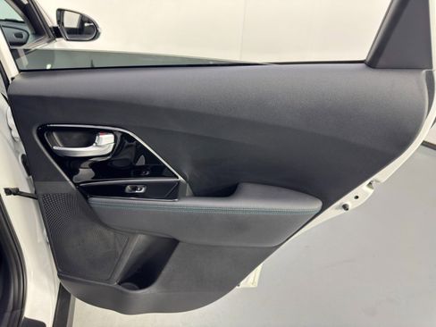 Used 2019 Kia Niro EX Premium image 42