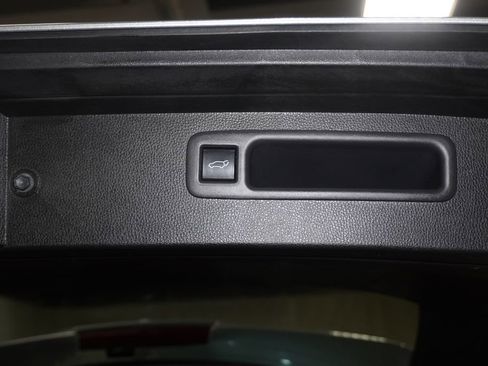 Used 2022 Toyota Highlander XLE image 9