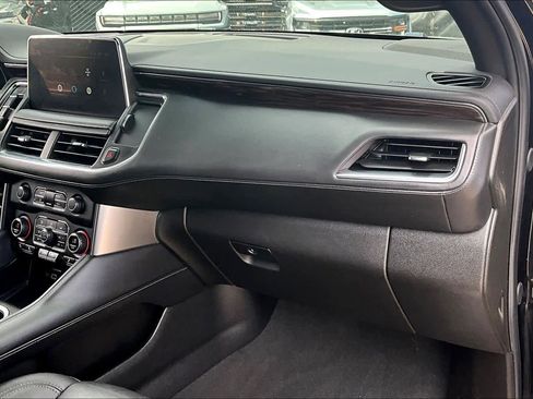 Used 2024 Chevrolet Suburban LT image 19