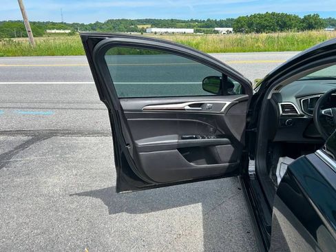Used 2016 Ford Fusion SE w/ Equipment Group 202A AWD/4WD image 15