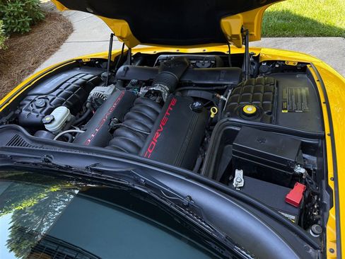 Used 2004 Chevrolet Corvette Convertible w/ Preferred Equipment Group RWD image 66