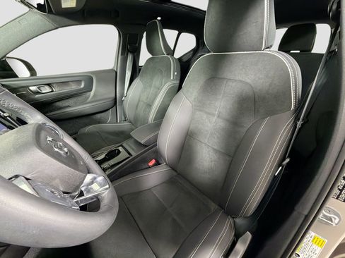 Used 2023 Volvo XC40 Recharge Ultimate image 22