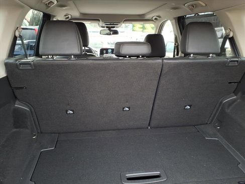 Used 2023 Nissan Rogue SL w/ SL Premium Package image 12