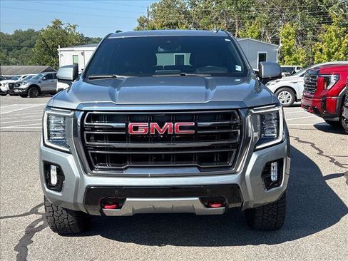 Certified 2024 GMC Yukon XL AT4 w/ AT4 Premium Package AWD/4WD image 3
