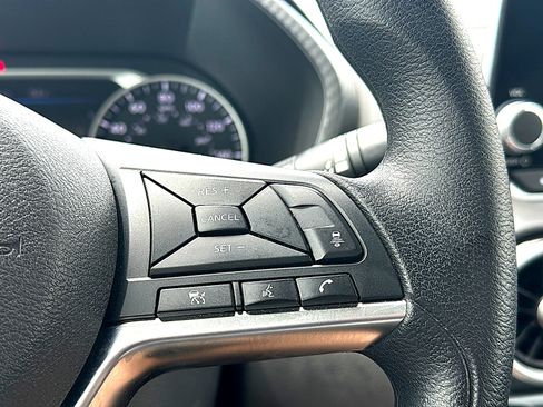 Used 2025 Nissan Sentra SV FWD image 29