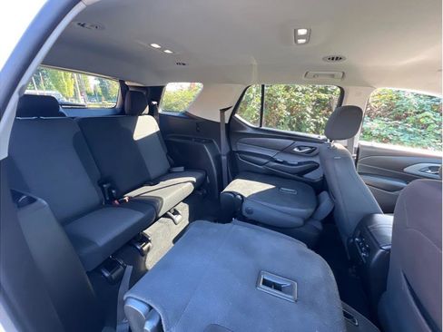 Used 2018 Chevrolet Traverse LT image 16