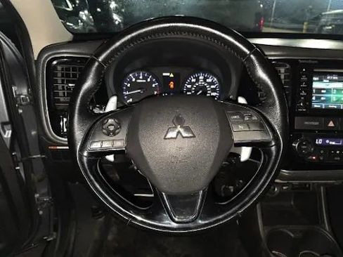 Used 2016 Mitsubishi Outlander GT image 6