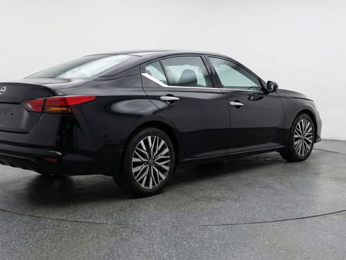 Used 2025 Nissan Altima 2.5 SV image 9