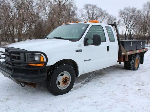 Used 2001 Ford F350 2WD SuperCab DRW Super Duty image 1