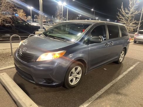 Used 2017 Toyota Sienna L image 1
