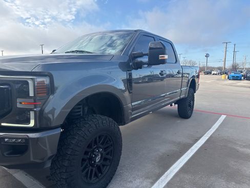 Used 2020 Ford F250 Lariat image 3