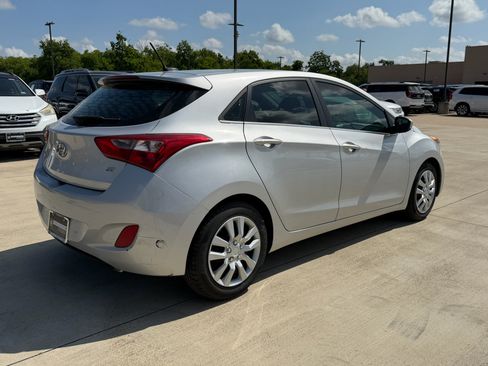Used 2016 Hyundai Elantra GT FWD image 6