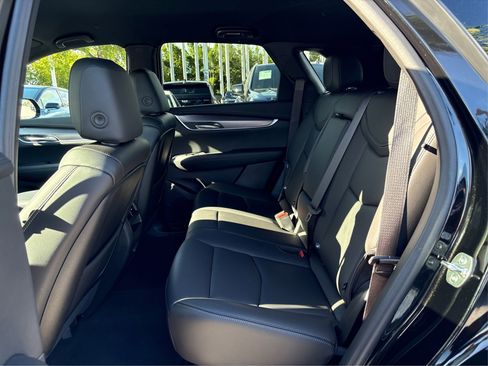 New 2025 Cadillac XT5 Luxury image 10