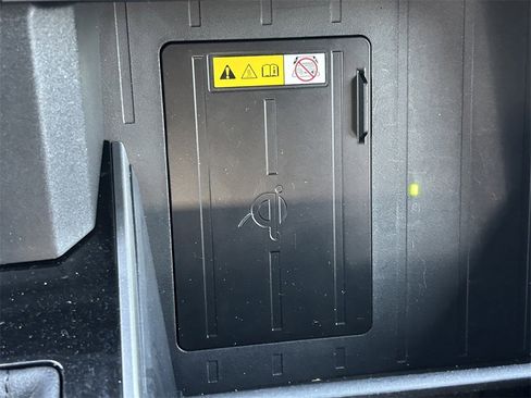 Used 2023 Toyota Sequoia Platinum image 39