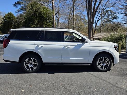 New 2026 Ford Expedition Active image 18