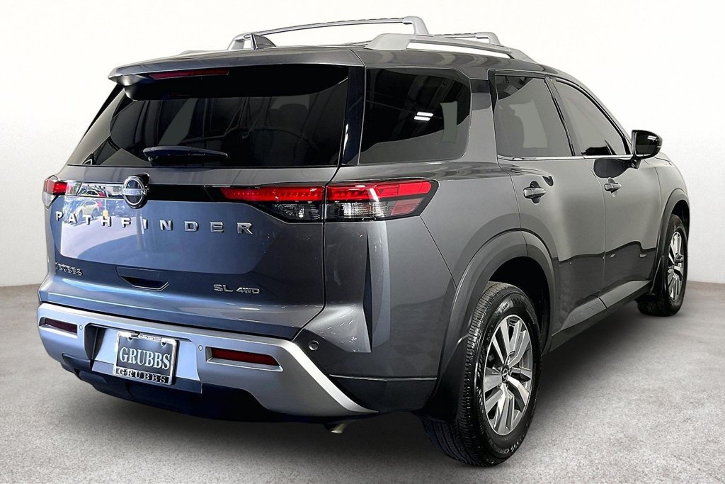 Used 2025 Nissan Pathfinder SL AWD/4WD image 2