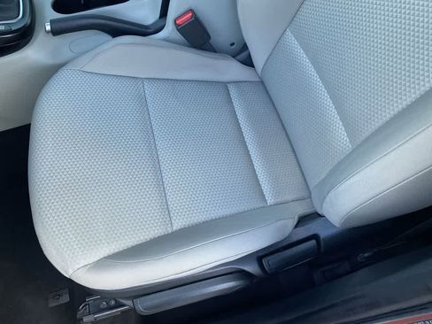 Used 2022 Kia Soul LX image 11