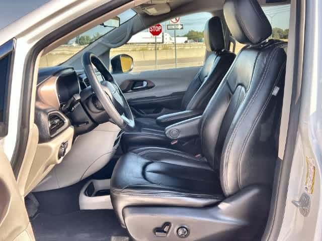 Used 2020 Chrysler Voyager LX FWD image 11