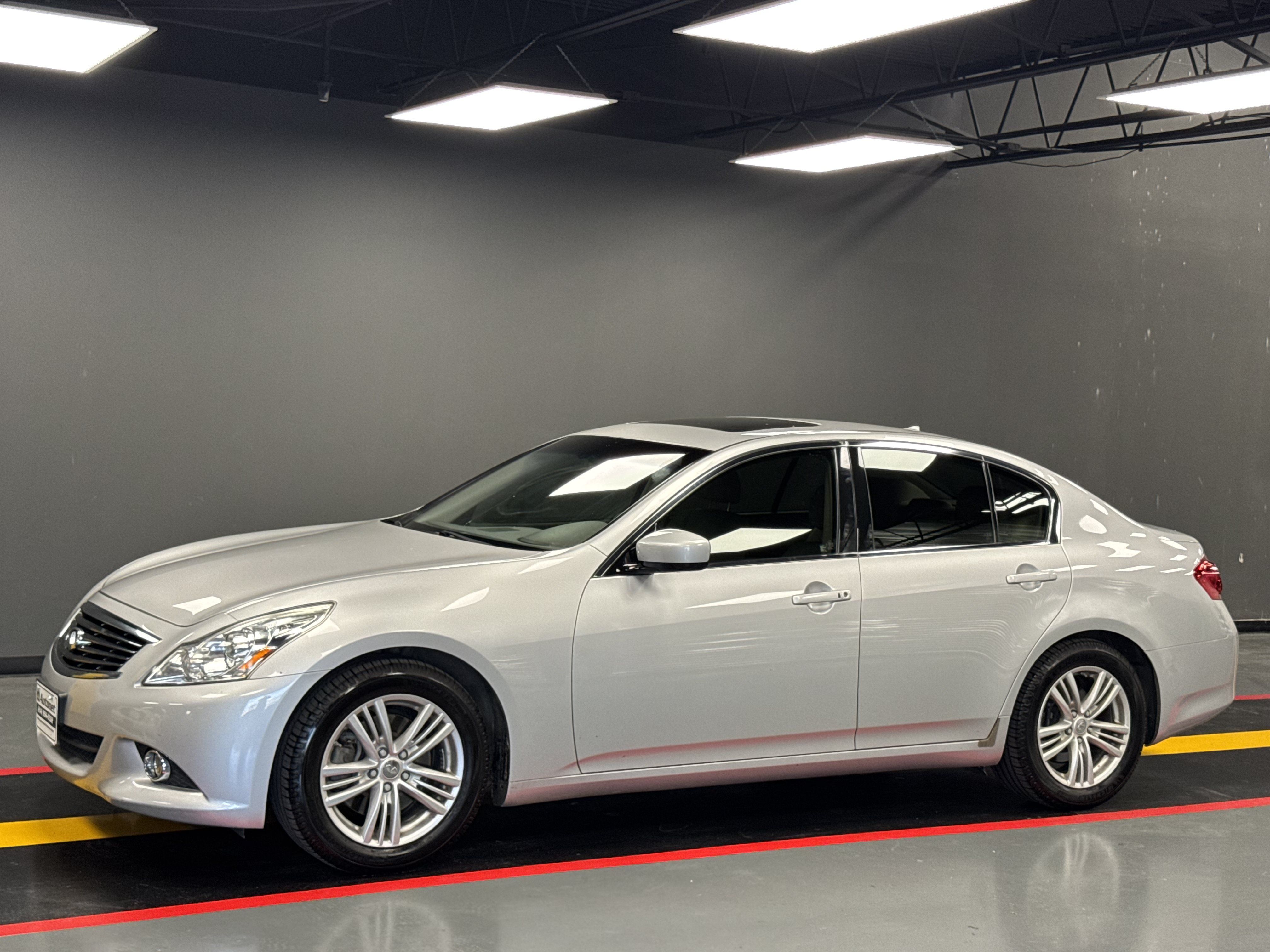 Used 2013 INFINITI G37 Journey w/ Premium Pkg RWD image 1