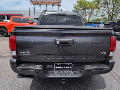 Used 2022 Toyota Tacoma SR AWD/4WD image 4